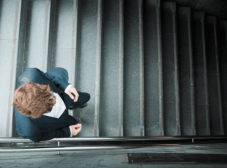 Personne en détresse illustrant le besoin d'un soutien psychologique réactif en situation de crise